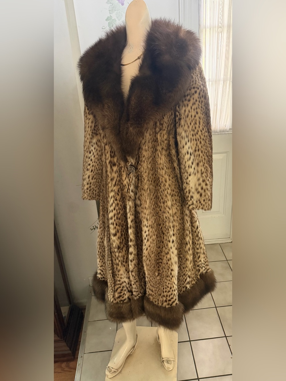 Spotted Real Fur Coat - Picture 3 of 6